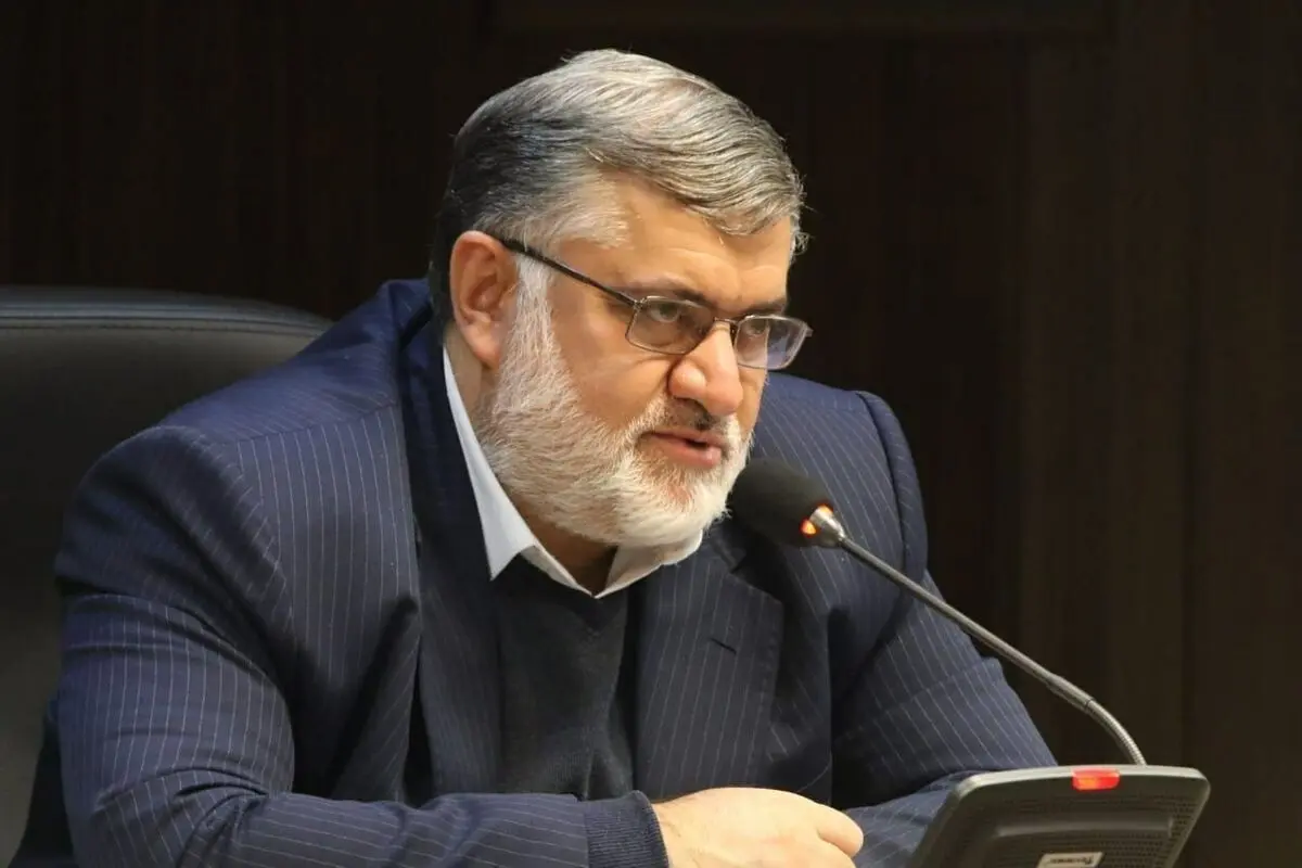 ویدئو| ماجرای جلوگیری از خروج استاندار مرزی با کیف پر از دلار از کشور چیست؟


