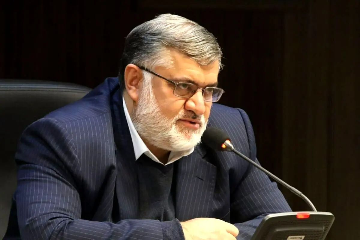ویدئو| ماجرای جلوگیری از خروج استاندار مرزی با کیف پر از دلار از کشور چیست؟

