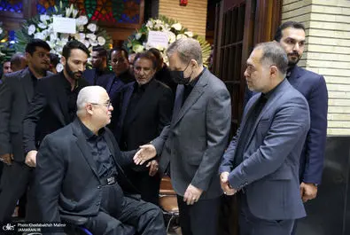 مراسم ترحیم مادر اسحاق جهانگیری