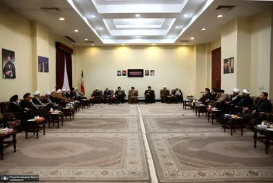 خاتمی و اعضای مجمع روحانیون در حرم امام 