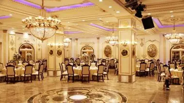 تالارهای عروسی در آستانه تعطیلی کامل / زوج‌ها مراسم نمی‌گیرند!