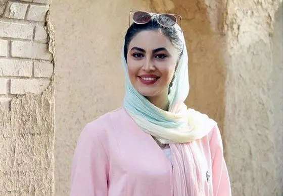 عذرخواهی خانم بازیگر به خاطر تبلیغاتش برای کوروش کمپانی +عکس