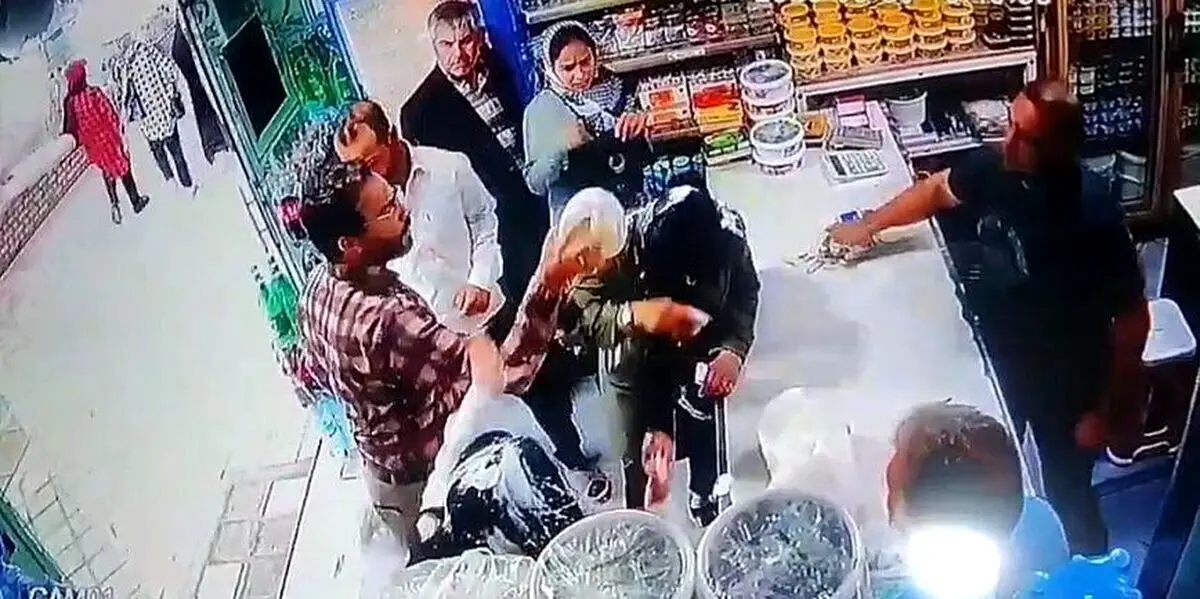 صاحب لبنیاتی جنجالی شاندیز مشهد درباره ماجرای خالی کردن سطل ماست چه گفت + جزئیات درگیری

