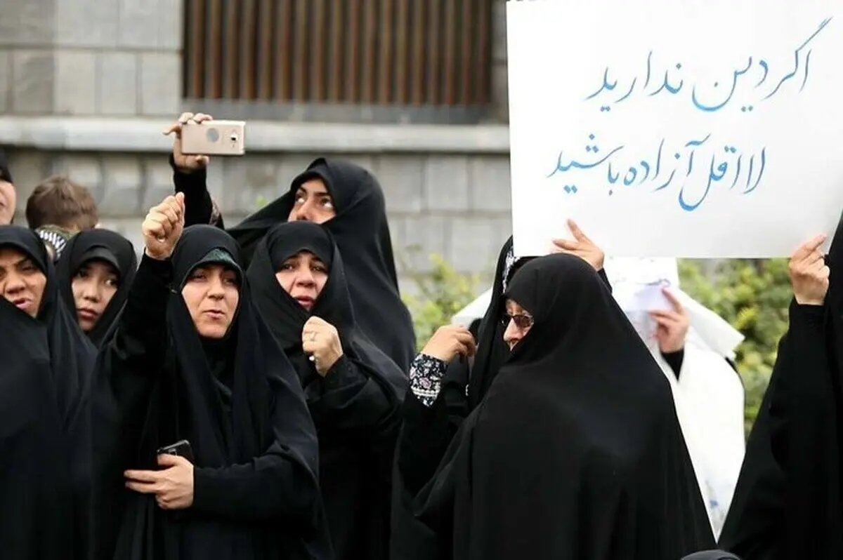 دعوا بر سر متحصنین قانون حجاب بالا گرفت