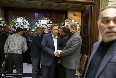 مراسم ترحیم مادر اسحاق جهانگیری