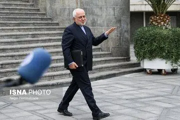  ظریف  مذاکرات پنهانی دارد ؟! او در «داووس» چه می‌کند؟

