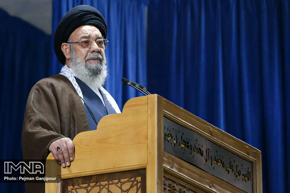 حمله شدید امام جمعه اصفهان به جشنواره کن