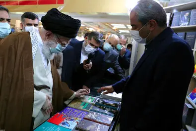 رهبر انقلاب در نمایشگاه کتاب