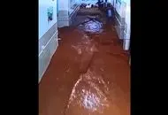 ورود ناگهانی سیلاب به یک مدرسه+فیلم