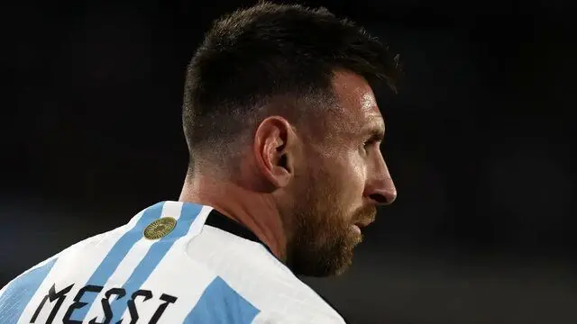 واکنش جالب مسی به پرتاب آب دهان مهاجم پاراگوئه+عکس