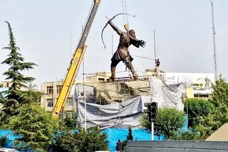 میدان ونک خبرساز شد/ نصب مجسمه جنجالی در میدان مشهور تهران + عکس
