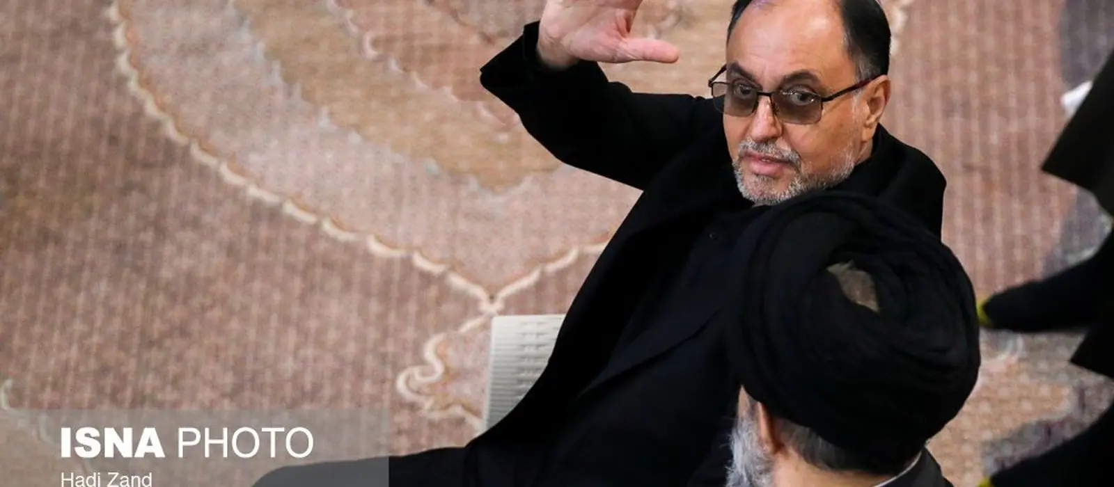 تصویری پرمعنا از وحید حقانیان و  فرمانده  سپاه قدس در مراسم ارتحال امام خمینی