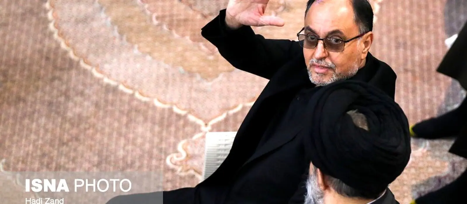 تصویری پرمعنا از وحید حقانیان و  فرمانده  سپاه قدس در مراسم ارتحال امام خمینی