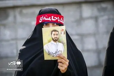 تجمع برخی زنان مقابل مجلس در اعتراض به وضعیت حجاب