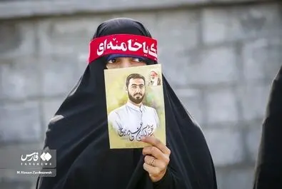 تجمع برخی زنان مقابل مجلس در اعتراض به وضعیت حجاب