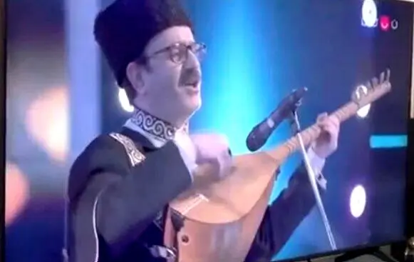
این آلت موسیقی در تلویزیون آزاد شد!+عکس
