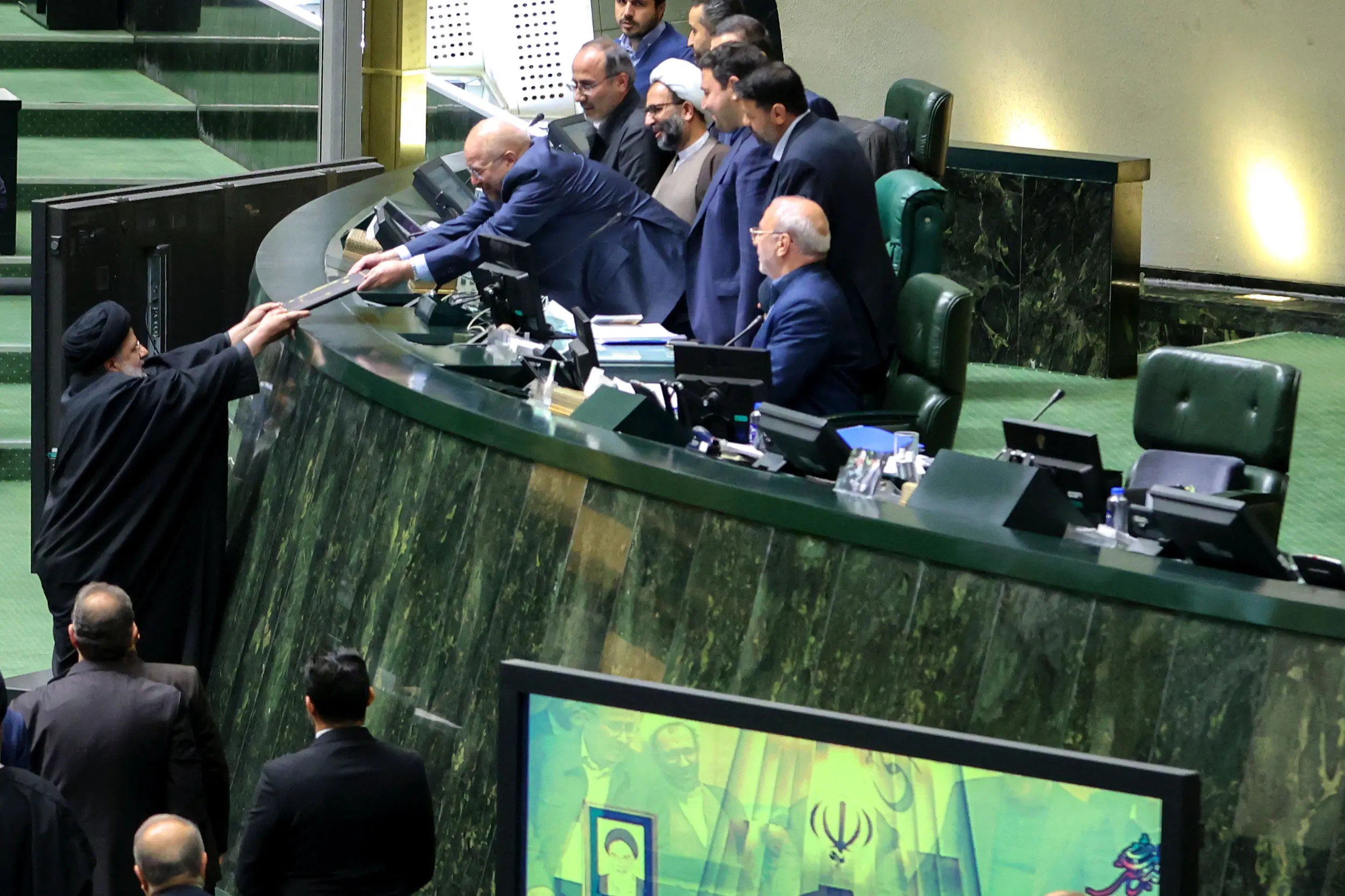 رئیسی به مجلس رفت