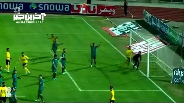 هجوم کامل تیم سپاهان به کمک داور+فیلم