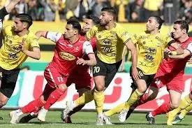 نظر کارشناسان داوری درباره بازی پرسپولیس - سپاهان/ بنیادی فر دو پنالتی و اخراج رضا شکاری را سوزاند؟ 

