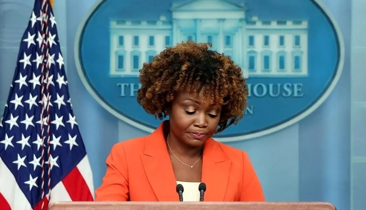 سوتی سخنگوی کاخ سفید: اوباما و بایدن را باهم اشتباه گرفت!+فیلم