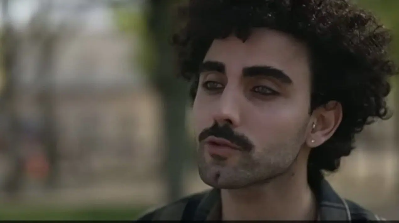 زن پوشی محمد صادقی سوژه فضای مجازی شد، محمد صادقی تغییر جنسیت داد؟

