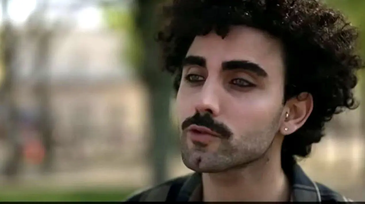زن پوشی محمد صادقی سوژه فضای مجازی شد، محمد صادقی تغییر جنسیت داد؟

