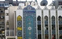 شعار «زن زندگی آزادی» روی دیوار سفارت ایران در سوریه + عکس
