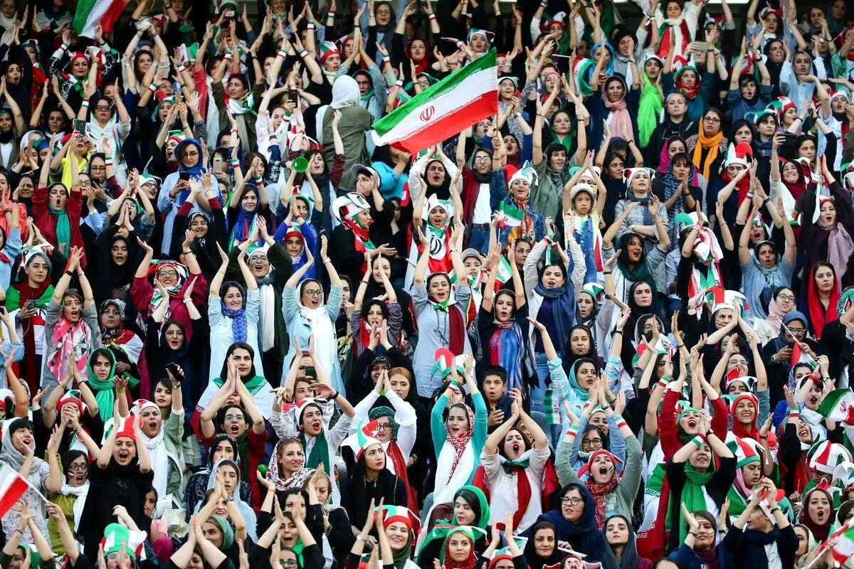درخواست مهدی تاج از بانوانی که به استادیوم می‌آیند

