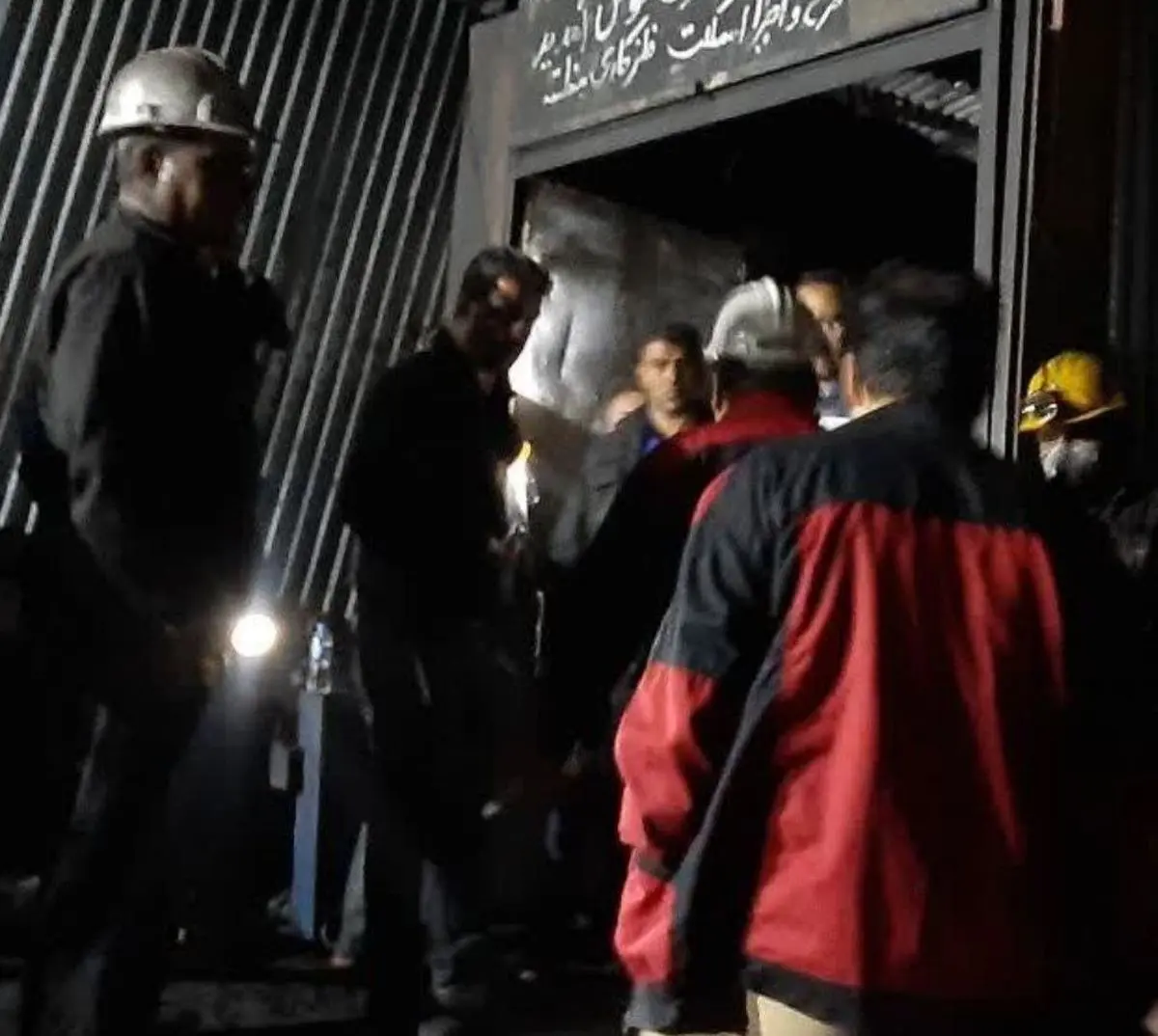 تصاویر حادثه انفجار در معدن طزره - دامغان