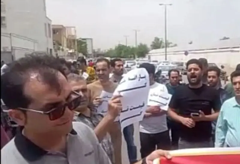تجمع اعتراضی نانوایان در اراک، کرمان و مشهد + عکس