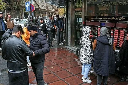 خریداران دلار به صف شدند، دلار برگشت