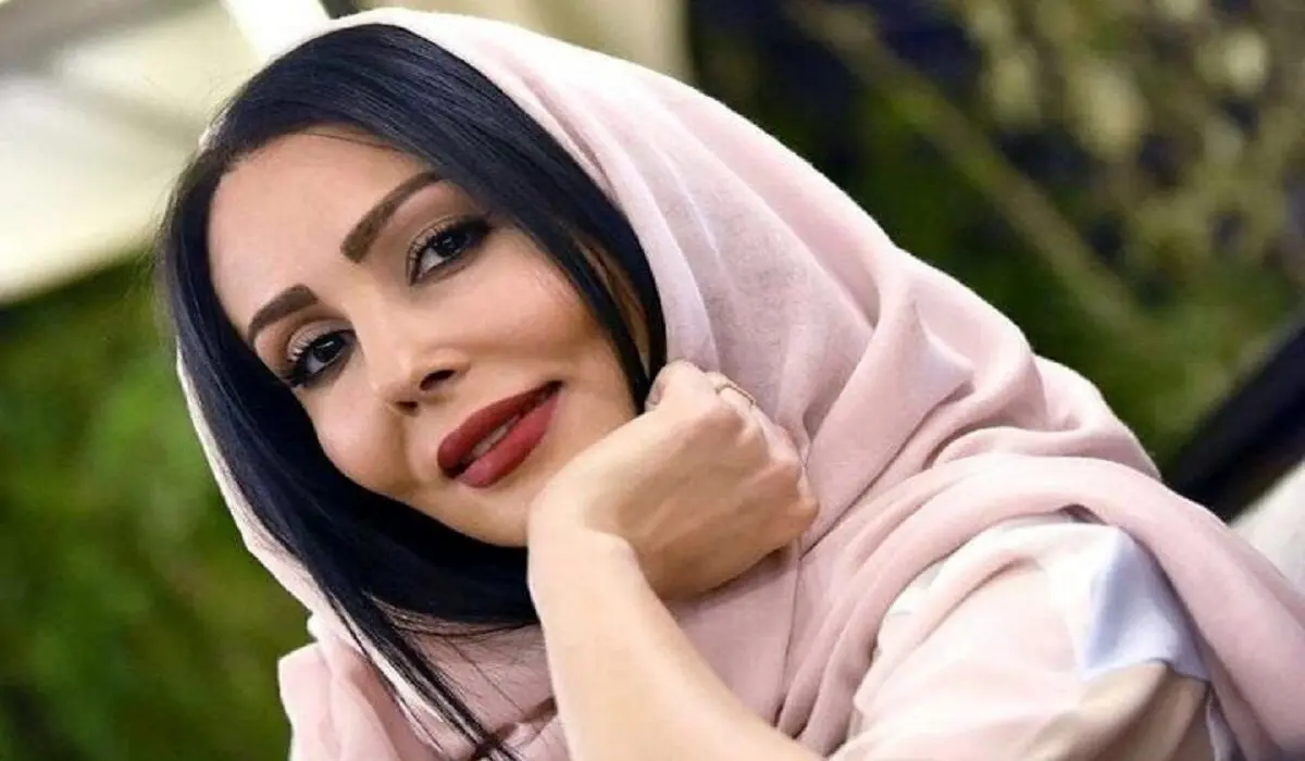 برنامه عشق ابدی پرستو صالحی چیست؟/ماجرای صف کشیدن  پنج دختر کنار استخر 
