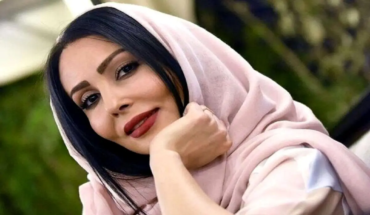برنامه عشق ابدی پرستو صالحی چیست؟/ماجرای صف کشیدن  پنج دختر کنار استخر 