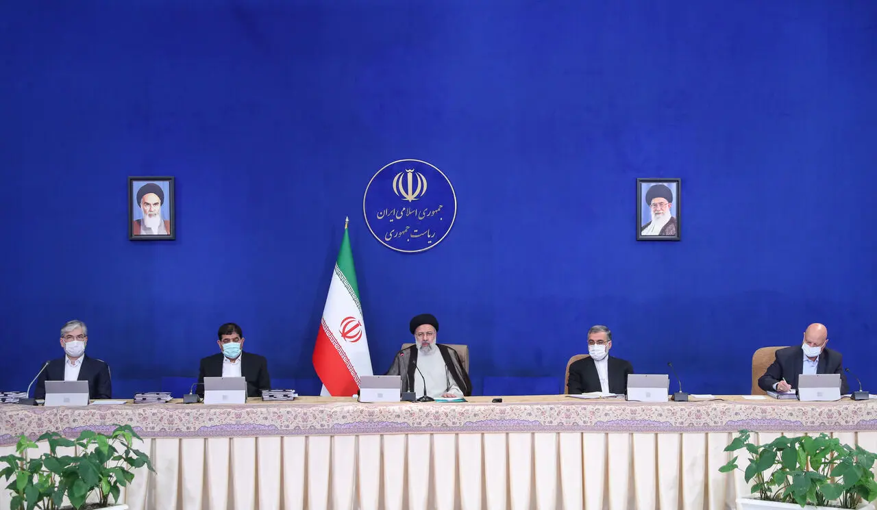 کنایه تند یک روزنامه به رئیسی درباره دلار ۵۰هزار تومانی!