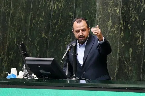 وزیر اقتصاد: برنامه دولت حمایت از بازار بورس و سهامداران خُرد است