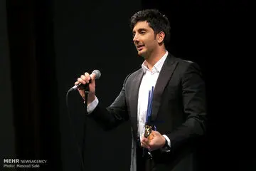 ۱۰ زندانی با جرائم مالی توسط خواننده پاپ آزاد شدند