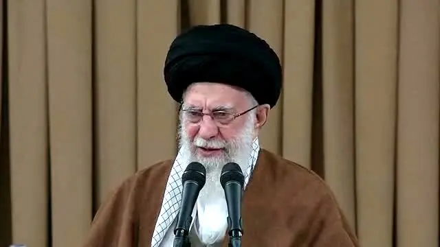 حدیث معنادار نصب شده در دیدار رهبری با معلمان + عکس
