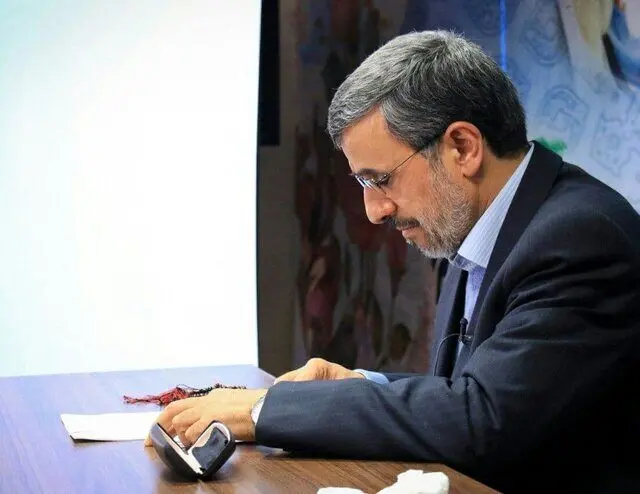 محمود احمدی‌نژاد عزادار شد
