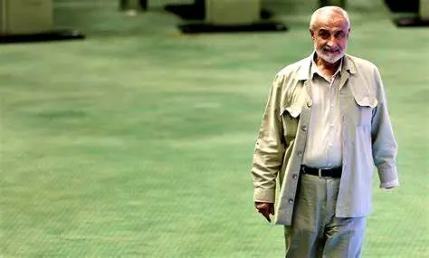 چرا این نامزد انتخاباتی عدد ۳ را نشان می‌داد؟ 
