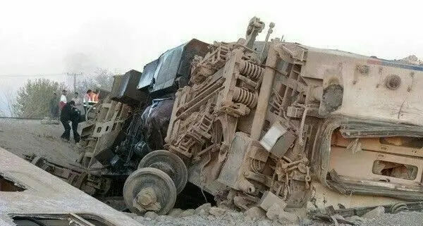 حضور وزیر کشور در محل حادثه قطار طبس-یزد