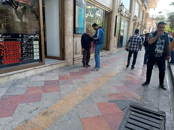 خبر بد برای خریداران ارز/ دریافت مالیات از خریداران دلار