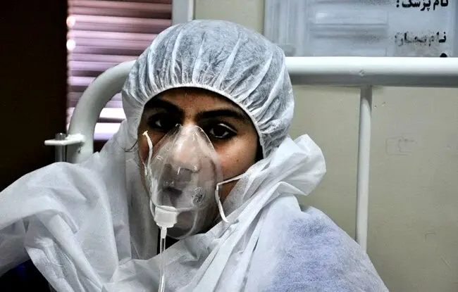 روایت دانش‌آموزان مشهدی از ماجرای مسمومیت‌شان: گویا در کلاس چیزی انداخته بودند / از ۴۰۰ دانش‌آموز نصفشان حالشان بد شد / 