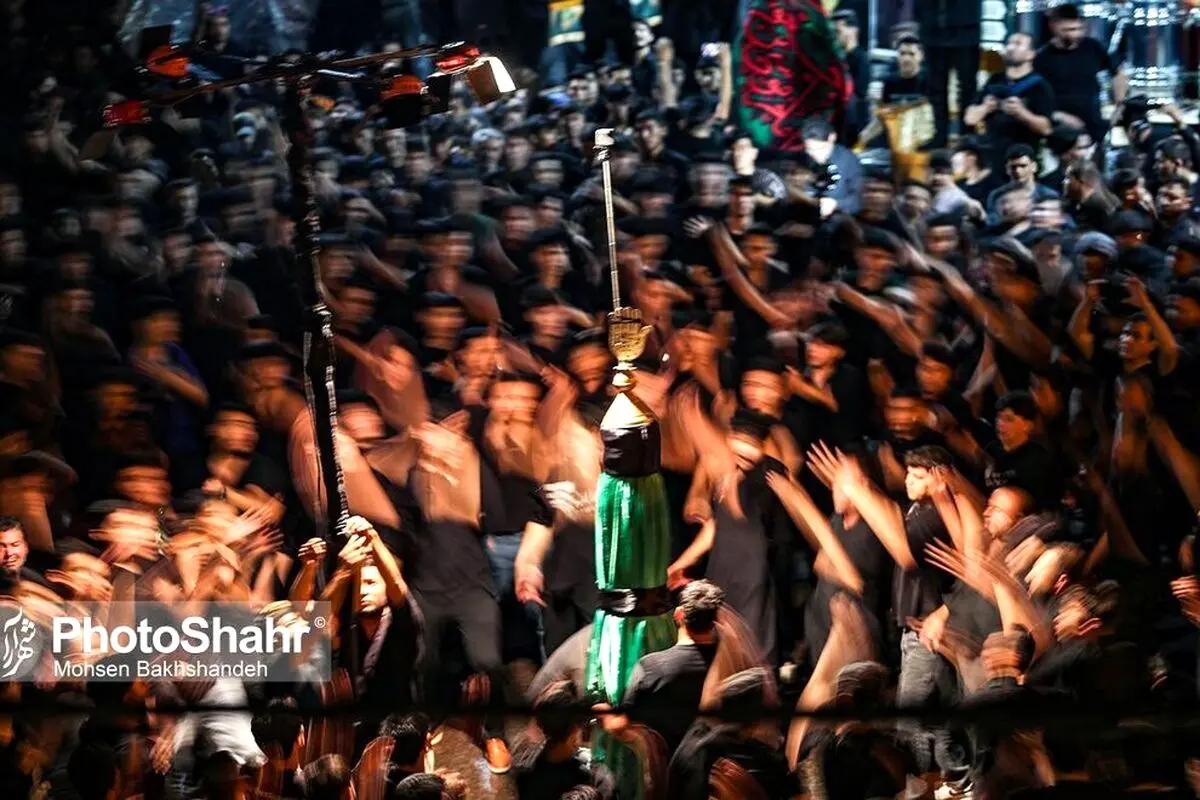 جمعیت شوک‌کننده در مراسم علم کشی مهاجران افغانستانی در مشهد