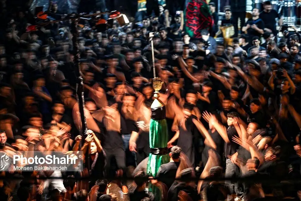 جمعیت شوک‌کننده در مراسم علم کشی مهاجران افغانستانی در مشهد