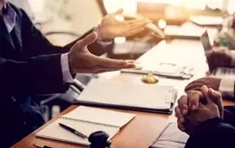 7 ویژگی بهترین وکیل شیراز که باید بدانید! 