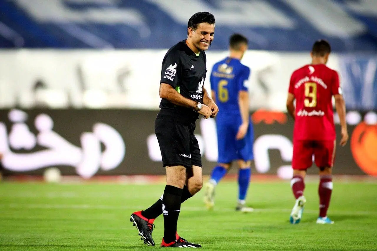 کُری‌خوانی جنجالی داور فونبال بعد از حذف پرسپولیس/ باخت پرسپولیس شیرین بود! + عکس
