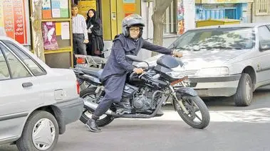 موتورسواری زنان مشکل شرعی دارد؟