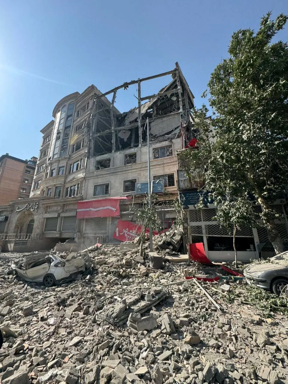 تصویرآخرالزمانی از میدان تجریش پس از حمله اسرائیل