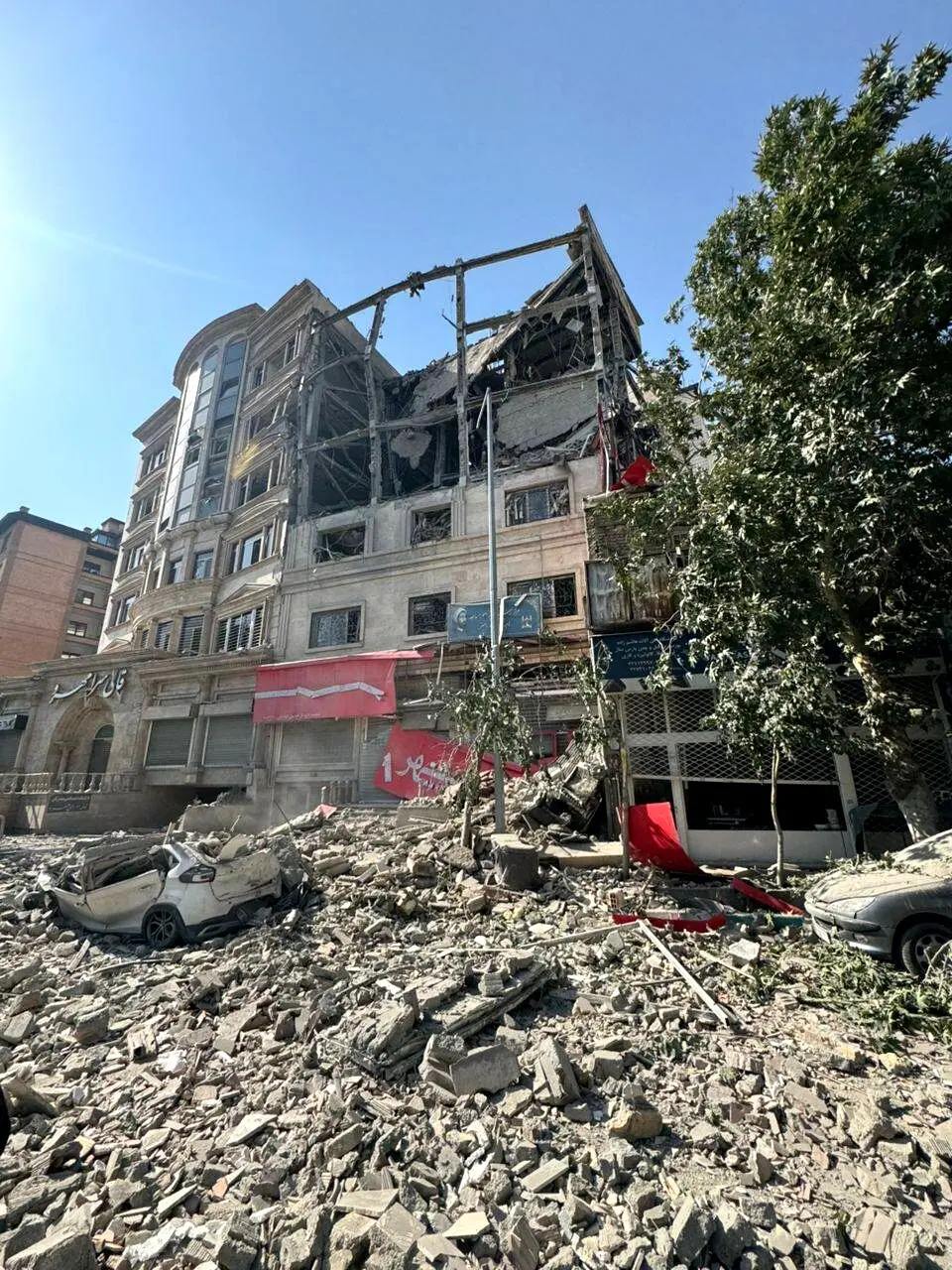 تصویرآخرالزمانی از میدان تجریش پس از حمله اسرائیل