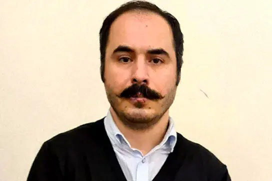 دوختن لب حسین رونقی بعد از خودکشی کیانوش سنجری
